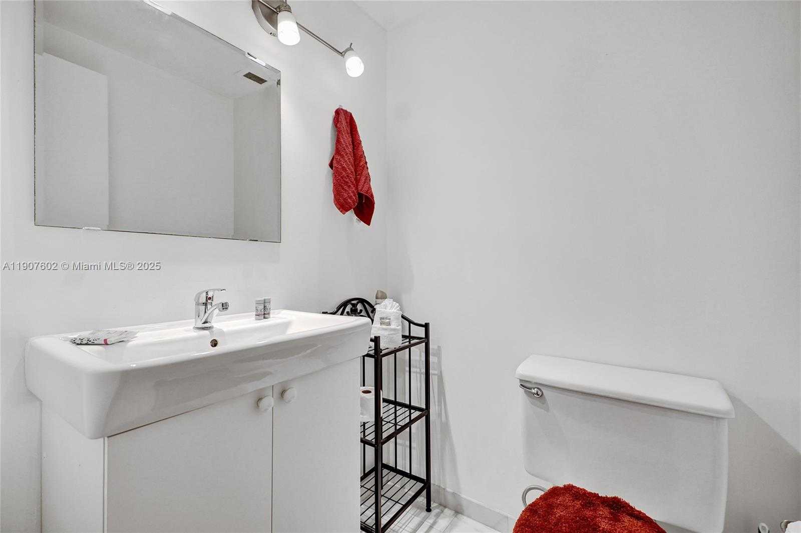 Small Image of 500 BAYVIEW DR #1018, Sunny Isles Beach Number 38