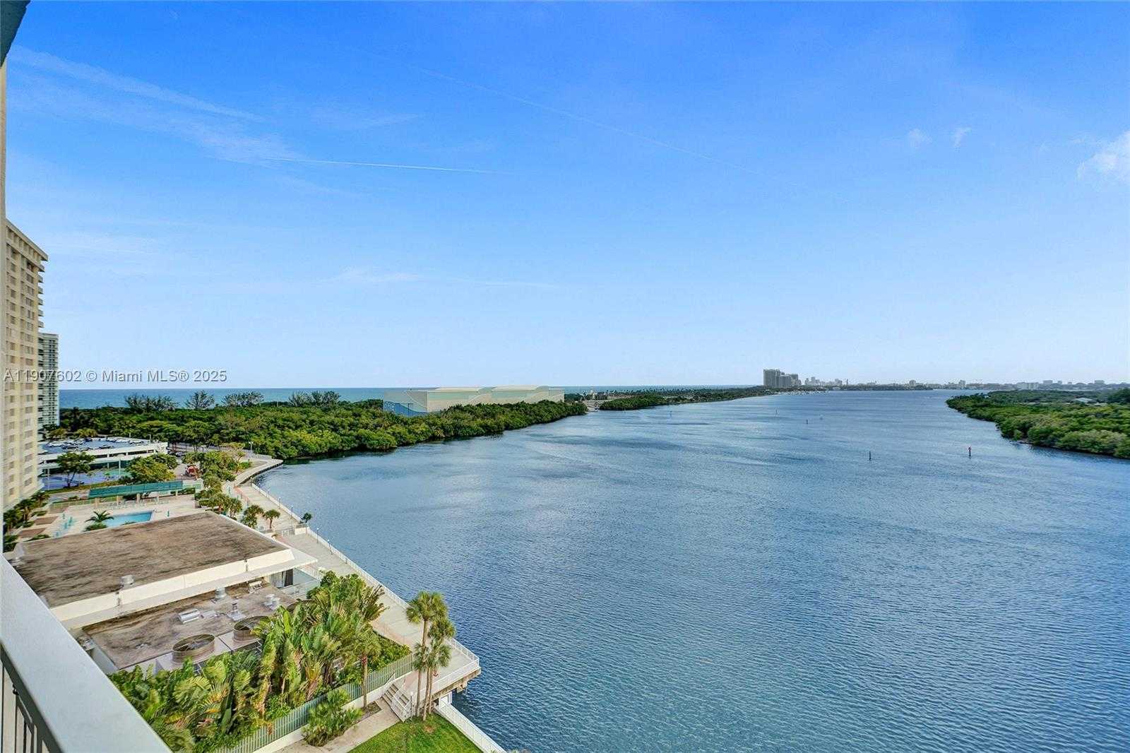 Small Image of 500 BAYVIEW DR #1018, Sunny Isles Beach Number 6