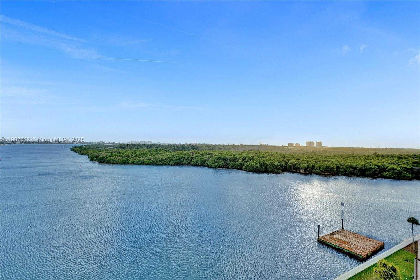 Small Image of 500 BAYVIEW DR #1018, Sunny Isles Beach Number 8