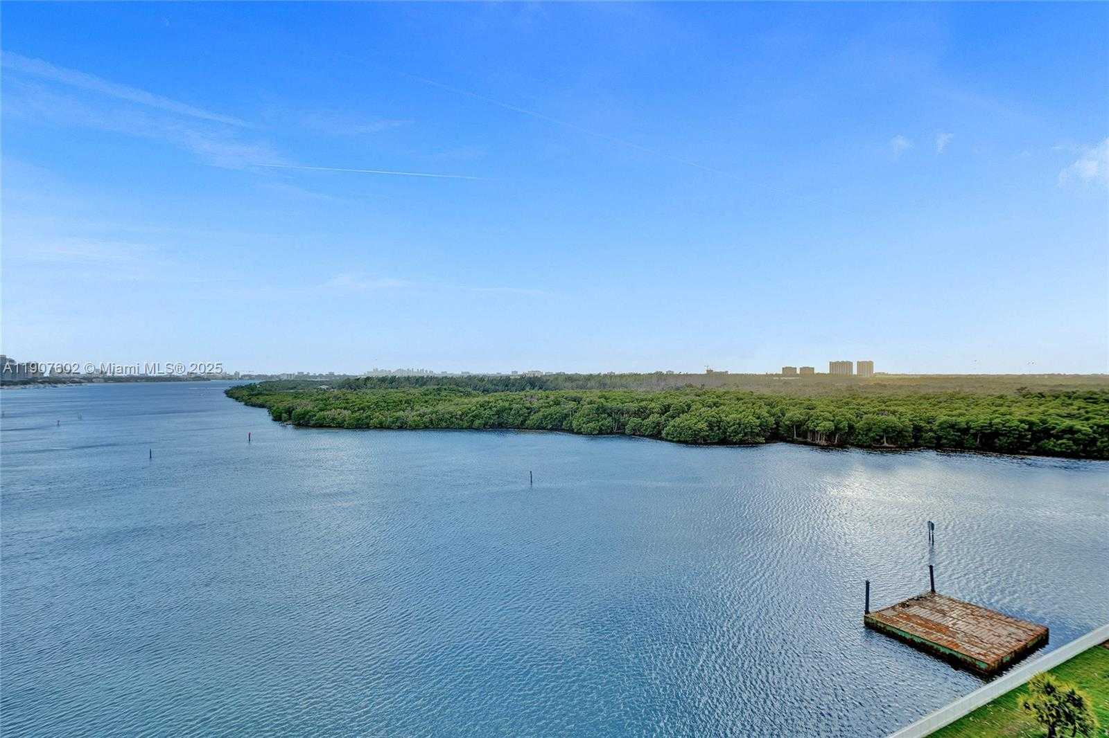 Small Image of 500 BAYVIEW DR #1018, Sunny Isles Beach Number 9