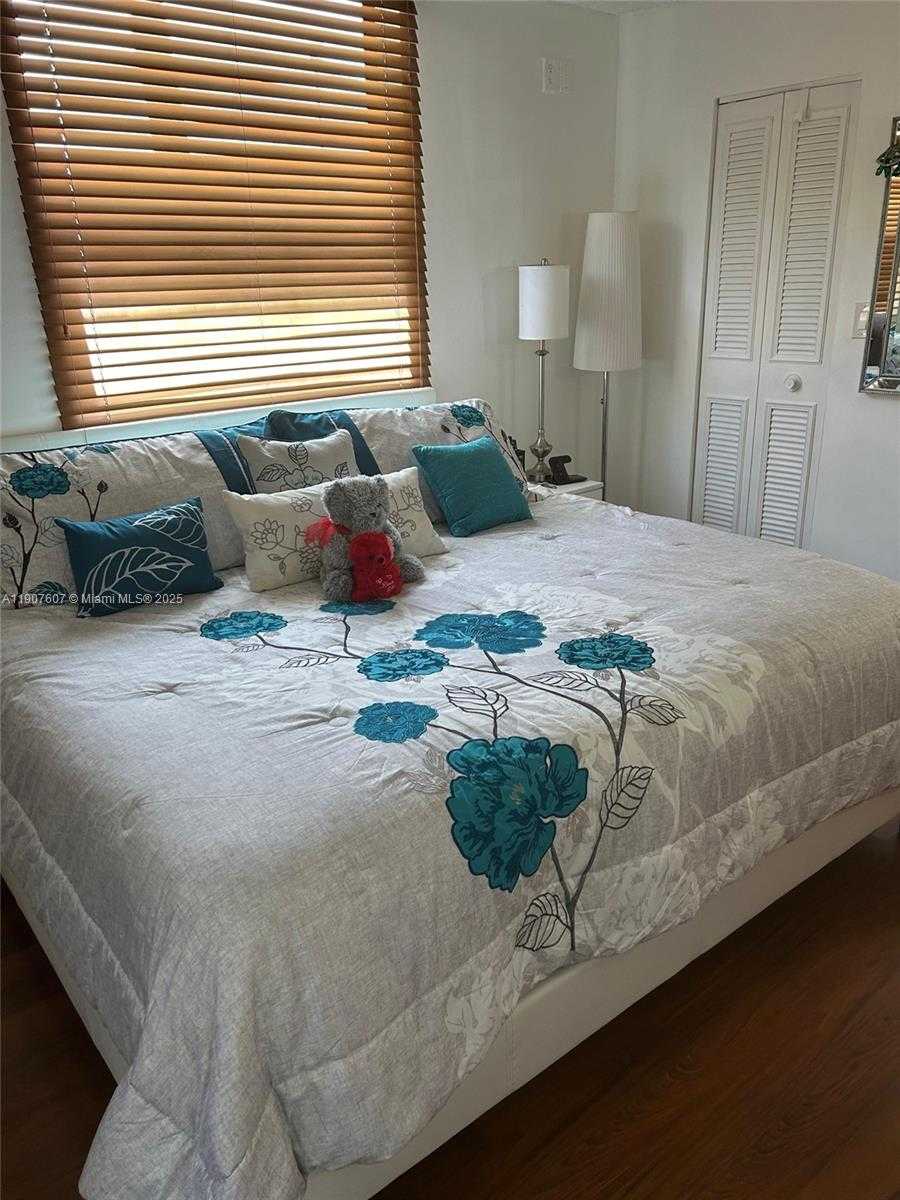 Small Image of 14321 NORTH KENDALL DR #104F, Miami Number 19