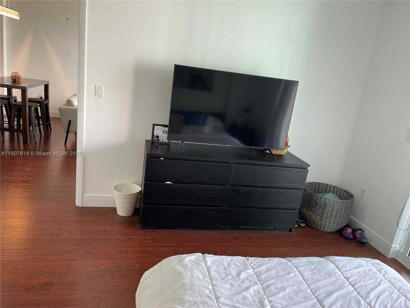 Small Image of 1800 NORTH BAYSHORE DR #2106, Miami Number 15