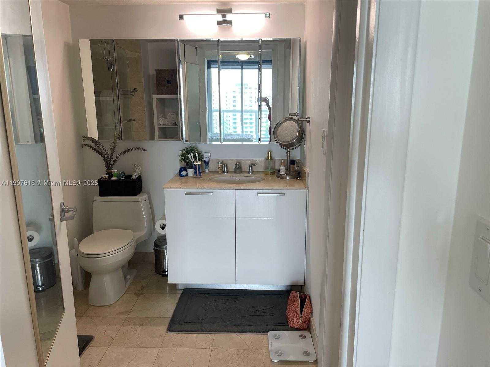 Small Image of 1800 NORTH BAYSHORE DR #2106, Miami Number 22