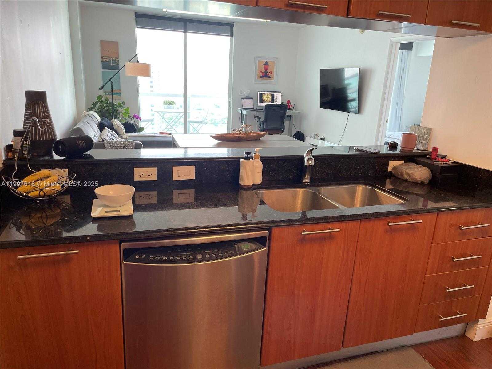 Small Image of 1800 NORTH BAYSHORE DR #2106, Miami Number 29