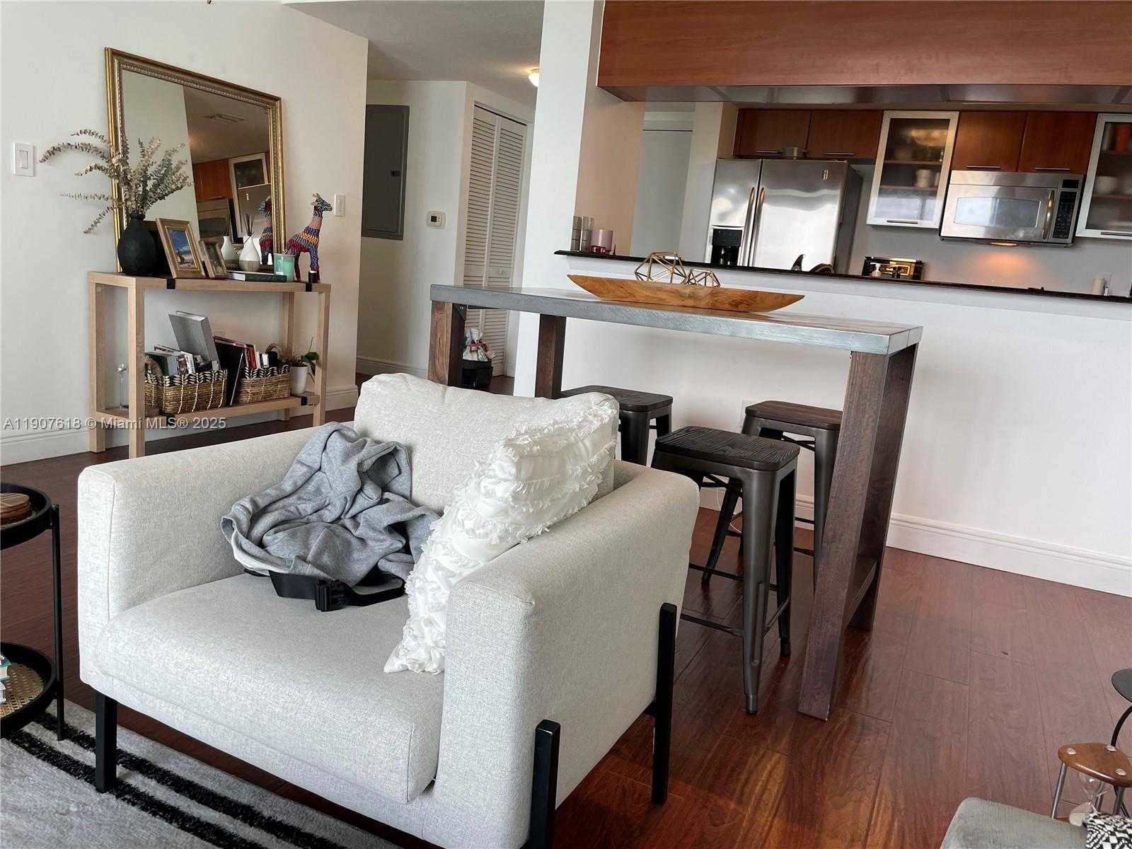 Small Image of 1800 NORTH BAYSHORE DR #2106, Miami Number 31