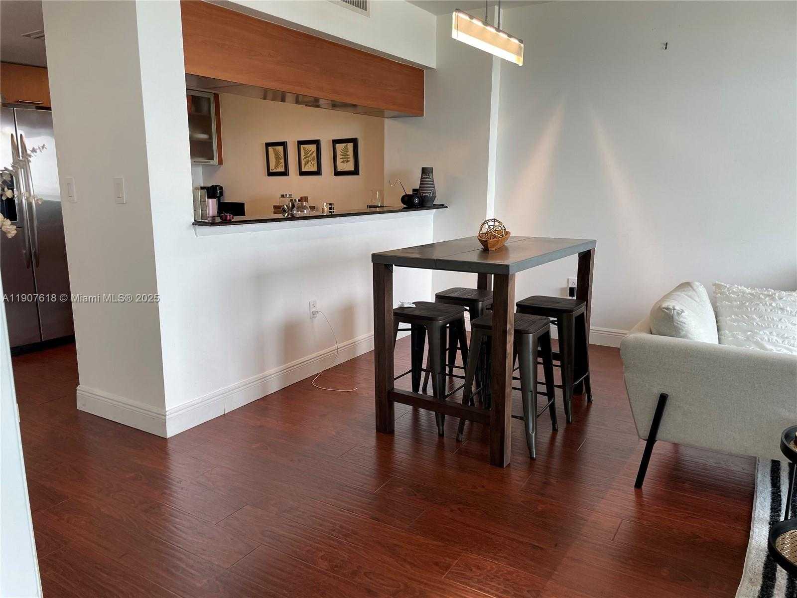 Small Image of 1800 NORTH BAYSHORE DR #2106, Miami Number 8