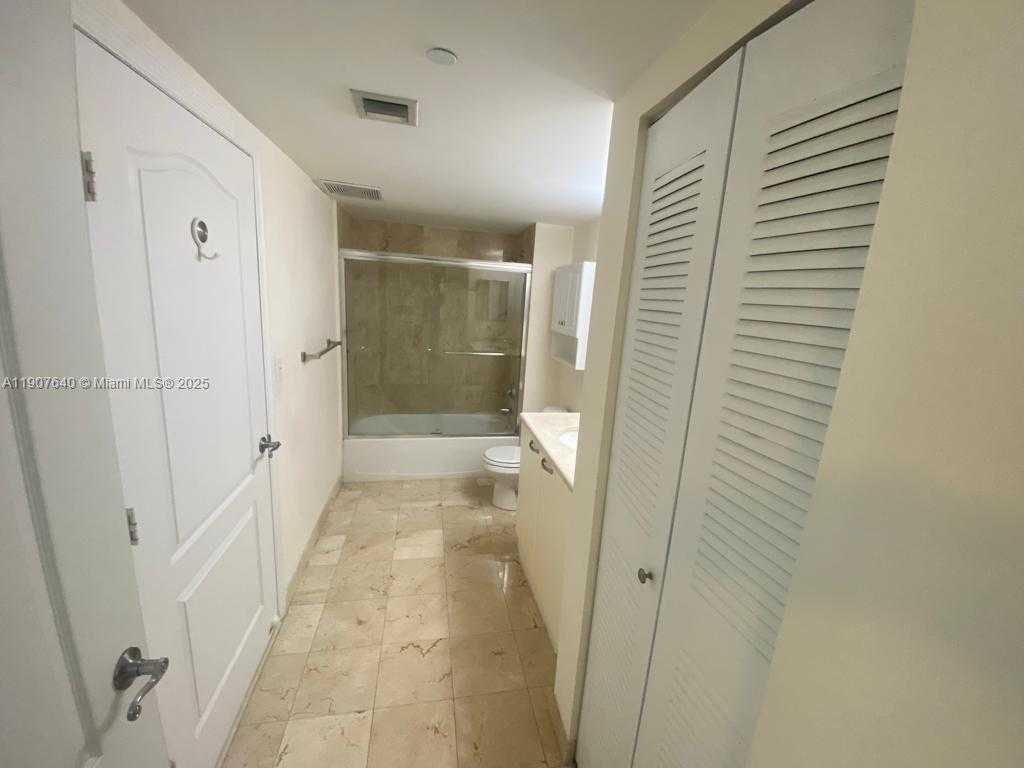 Small Image of 2101 BRICKELL AVE #1211, Miami Number 4