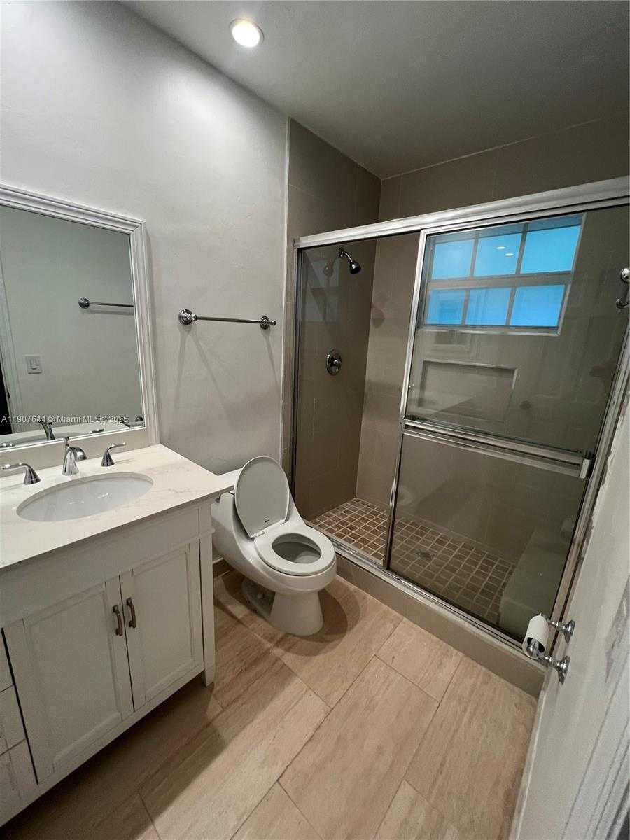 Small Image of 12525 BERNAL ST, Coral Gables Number 10