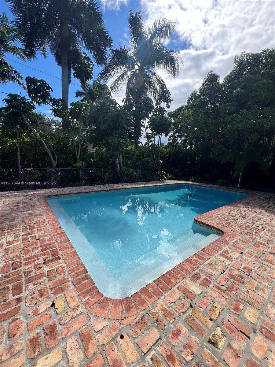 Small Image of 12525 BERNAL ST, Coral Gables Number 12