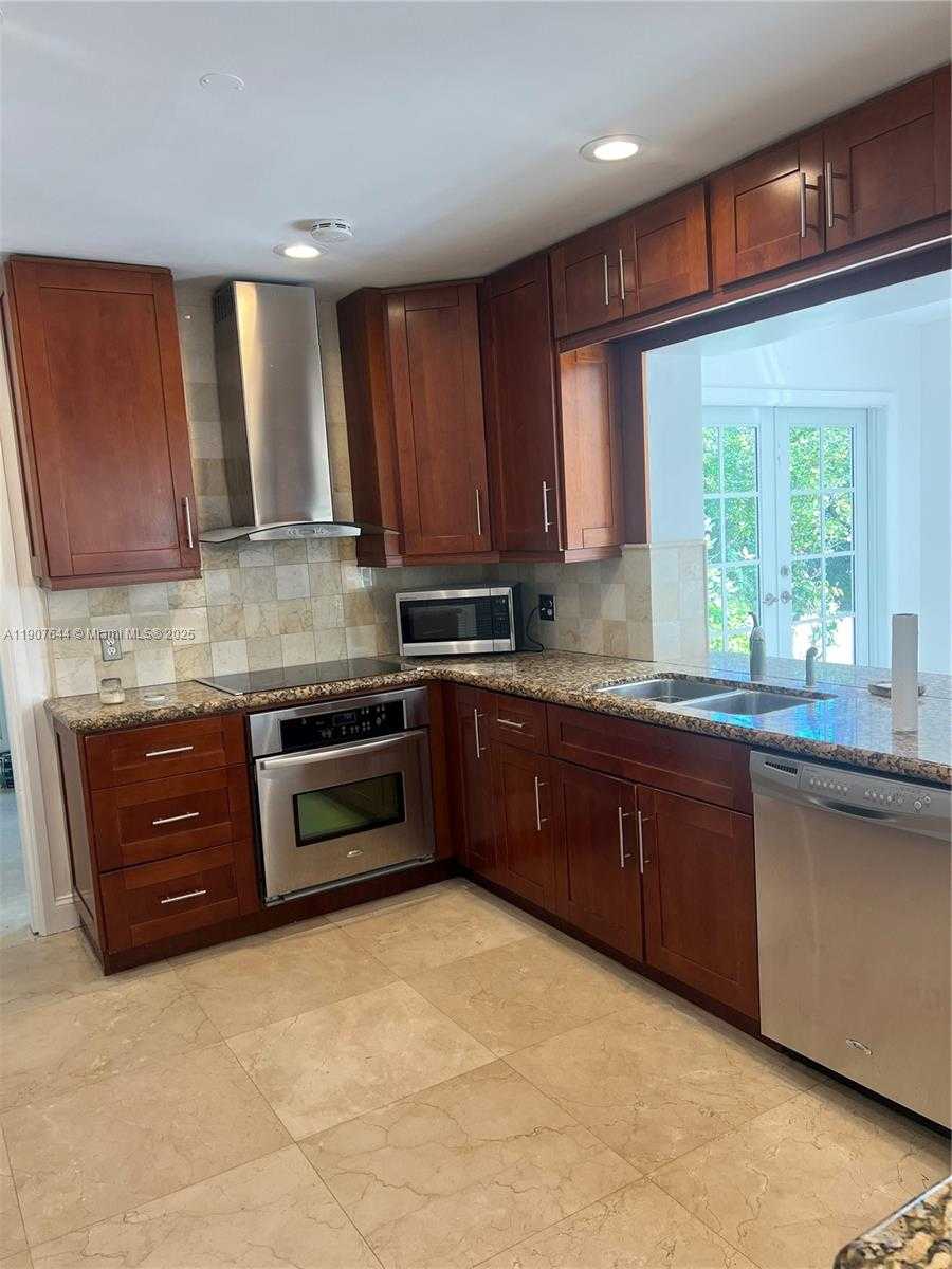 Small Image of 12525 BERNAL ST, Coral Gables Number 2