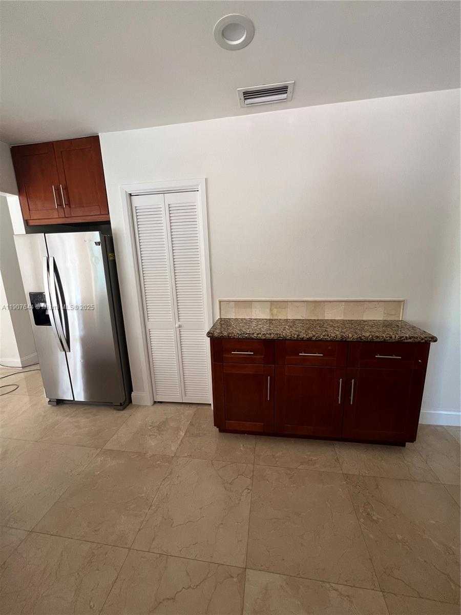 Small Image of 12525 BERNAL ST, Coral Gables Number 3