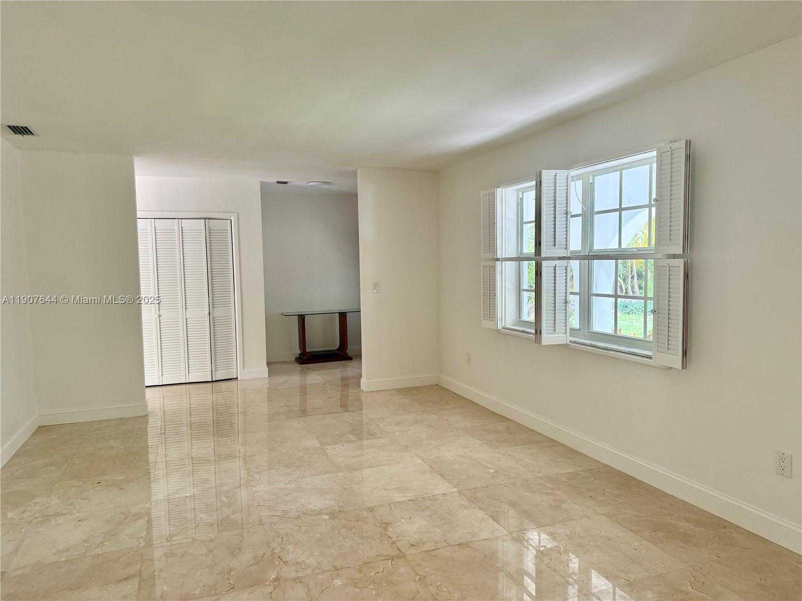 Small Image of 12525 BERNAL ST, Coral Gables Number 4