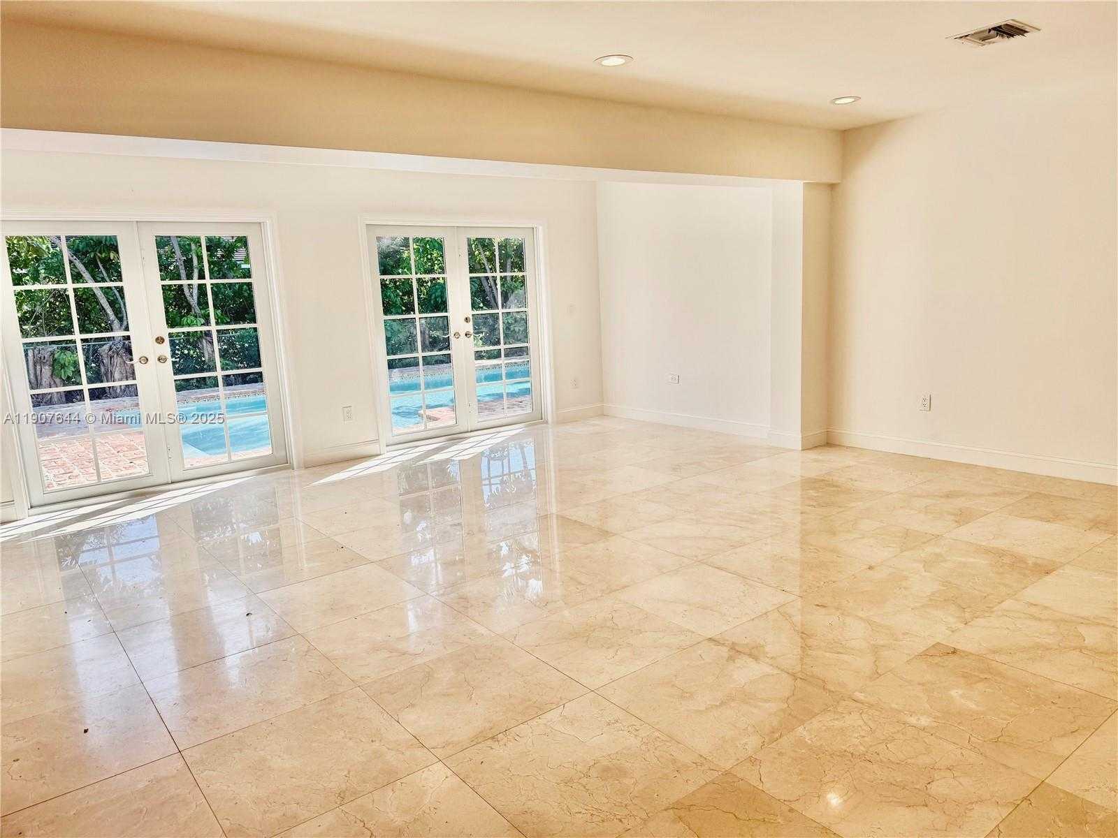 Small Image of 12525 BERNAL ST, Coral Gables Number 5