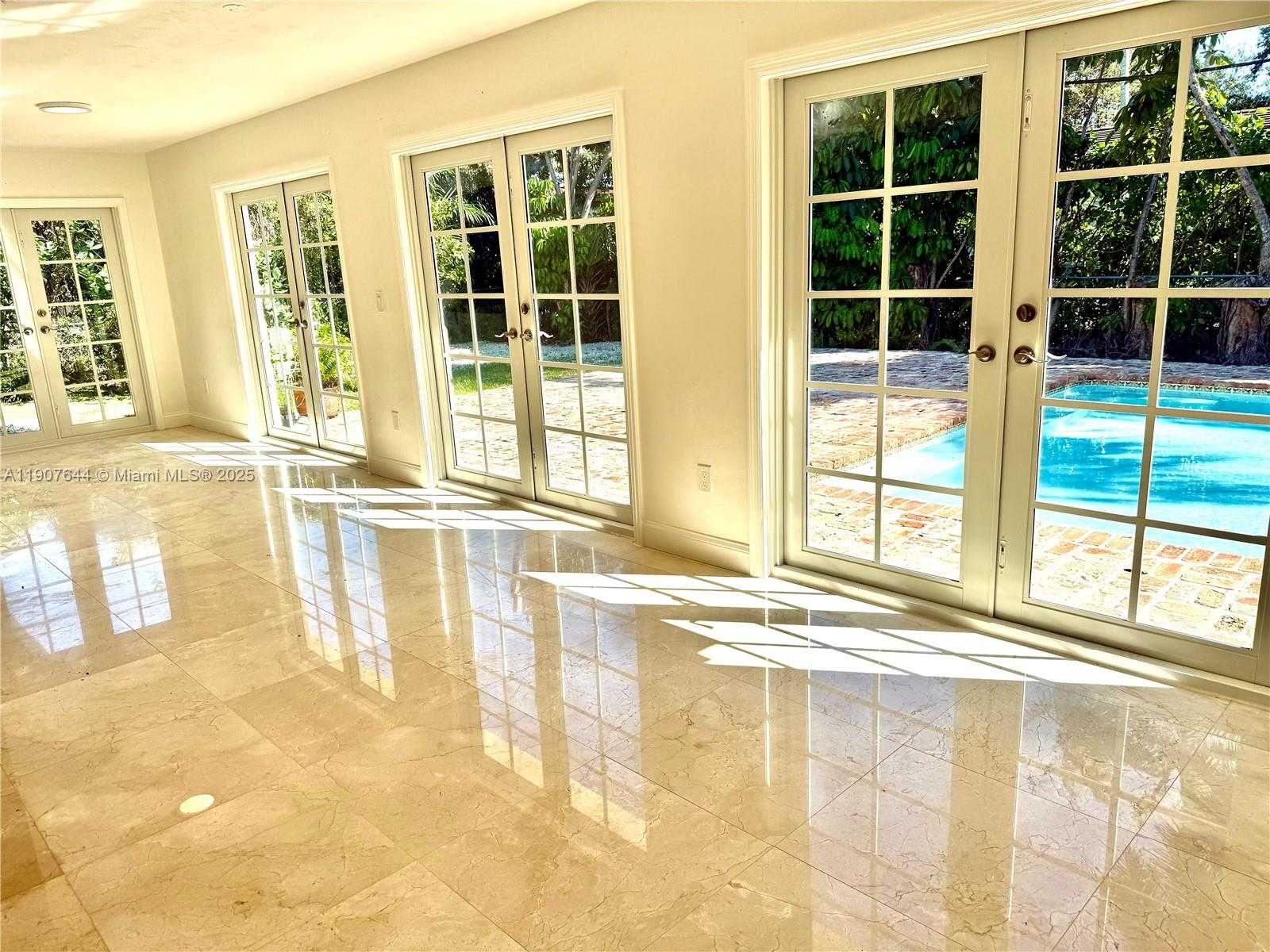 Small Image of 12525 BERNAL ST, Coral Gables Number 6