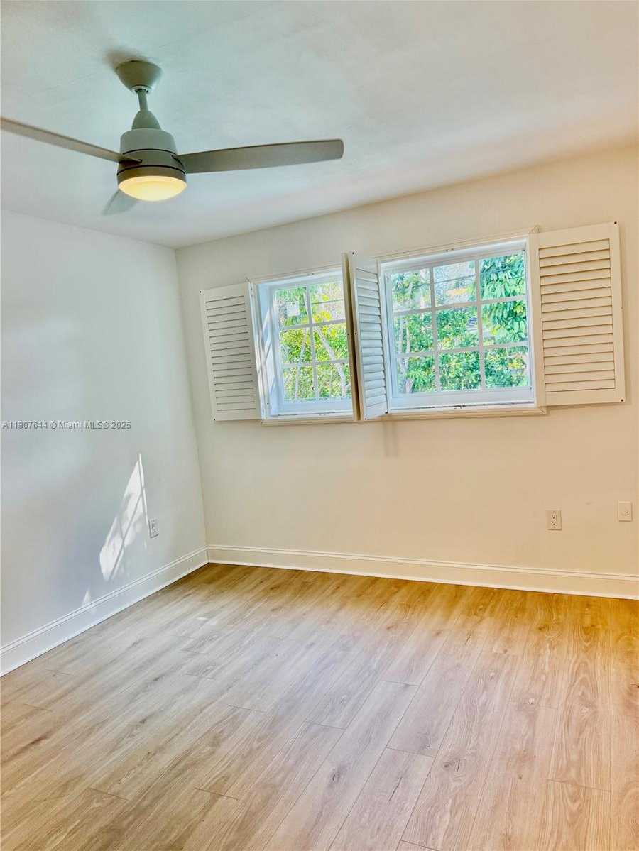 Small Image of 12525 BERNAL ST, Coral Gables Number 7