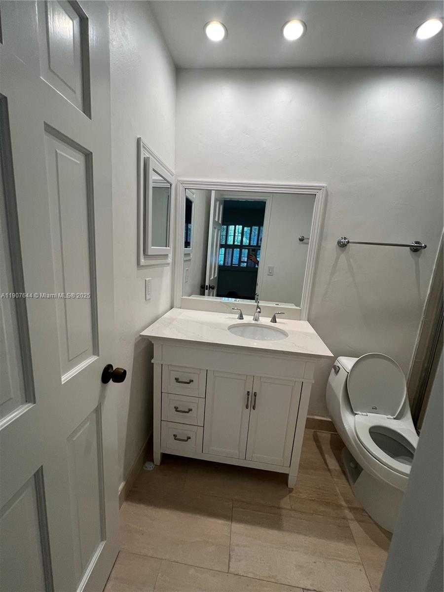 Small Image of 12525 BERNAL ST, Coral Gables Number 8