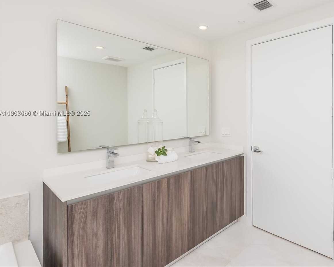 Small Image of 488 NORTH EAST 18TH ST #1815, Miami Number 29