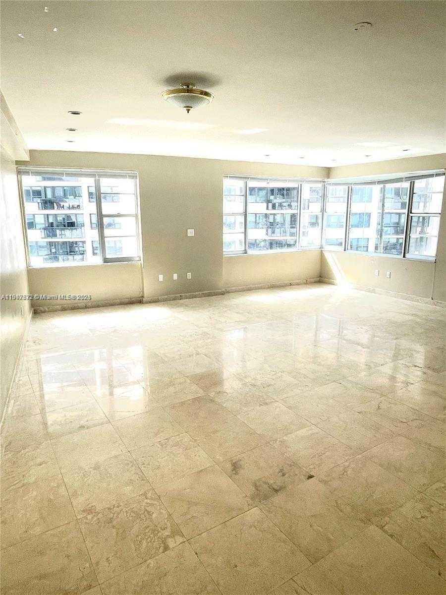 Small Image of 5255 COLLINS AVE #7B, Miami Beach Number 4