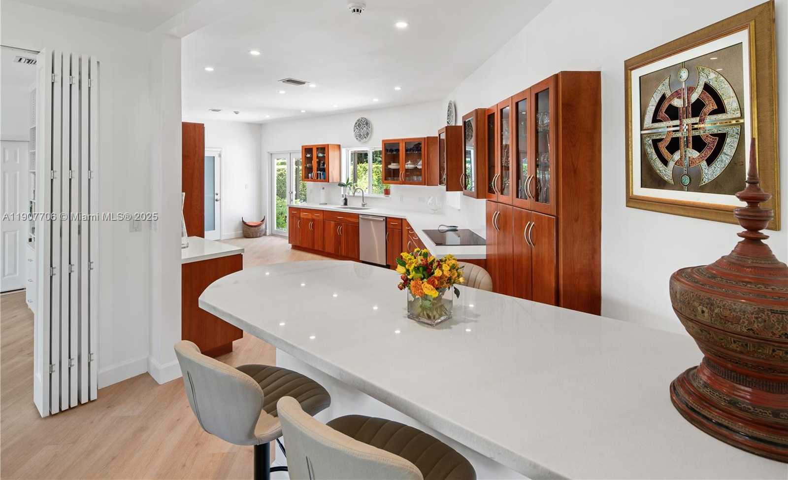 Small Image of 200 SOUTH SHORE DR S, Miami Number 10