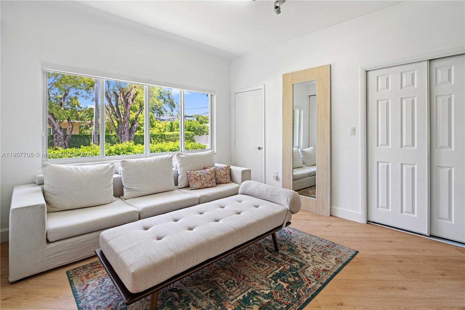 Small Image of 200 SOUTH SHORE DR S, Miami Number 13