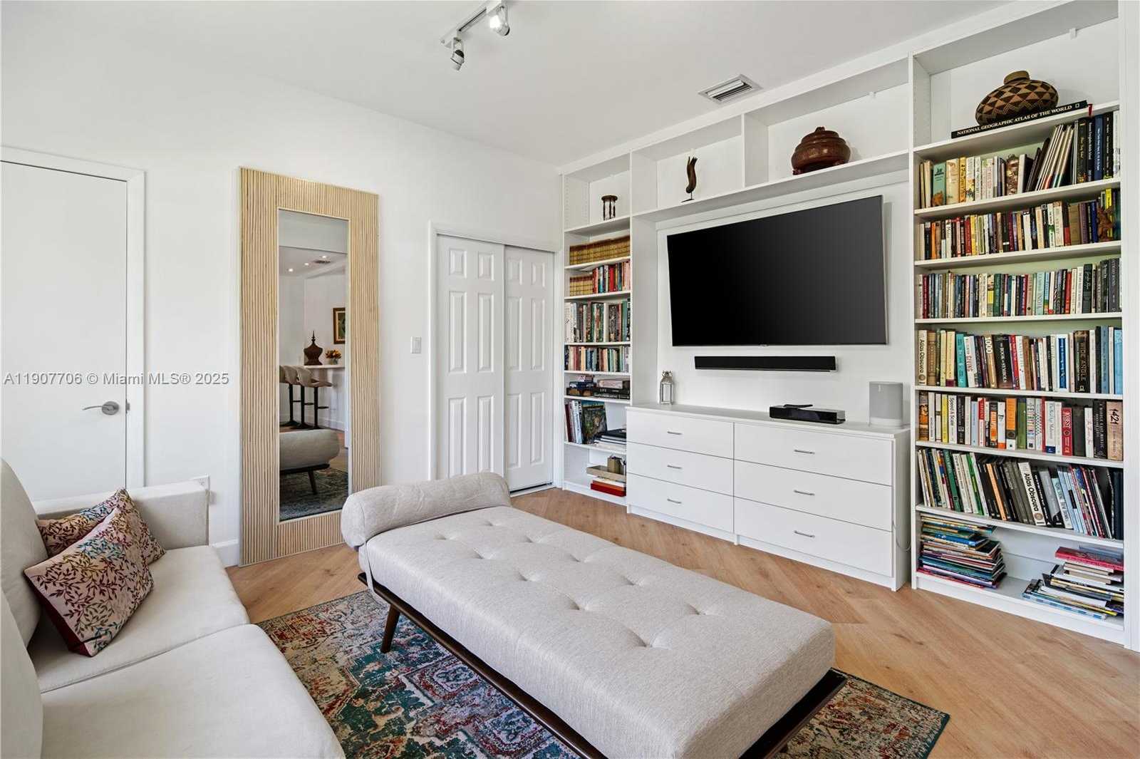 Small Image of 200 SOUTH SHORE DR S, Miami Number 14