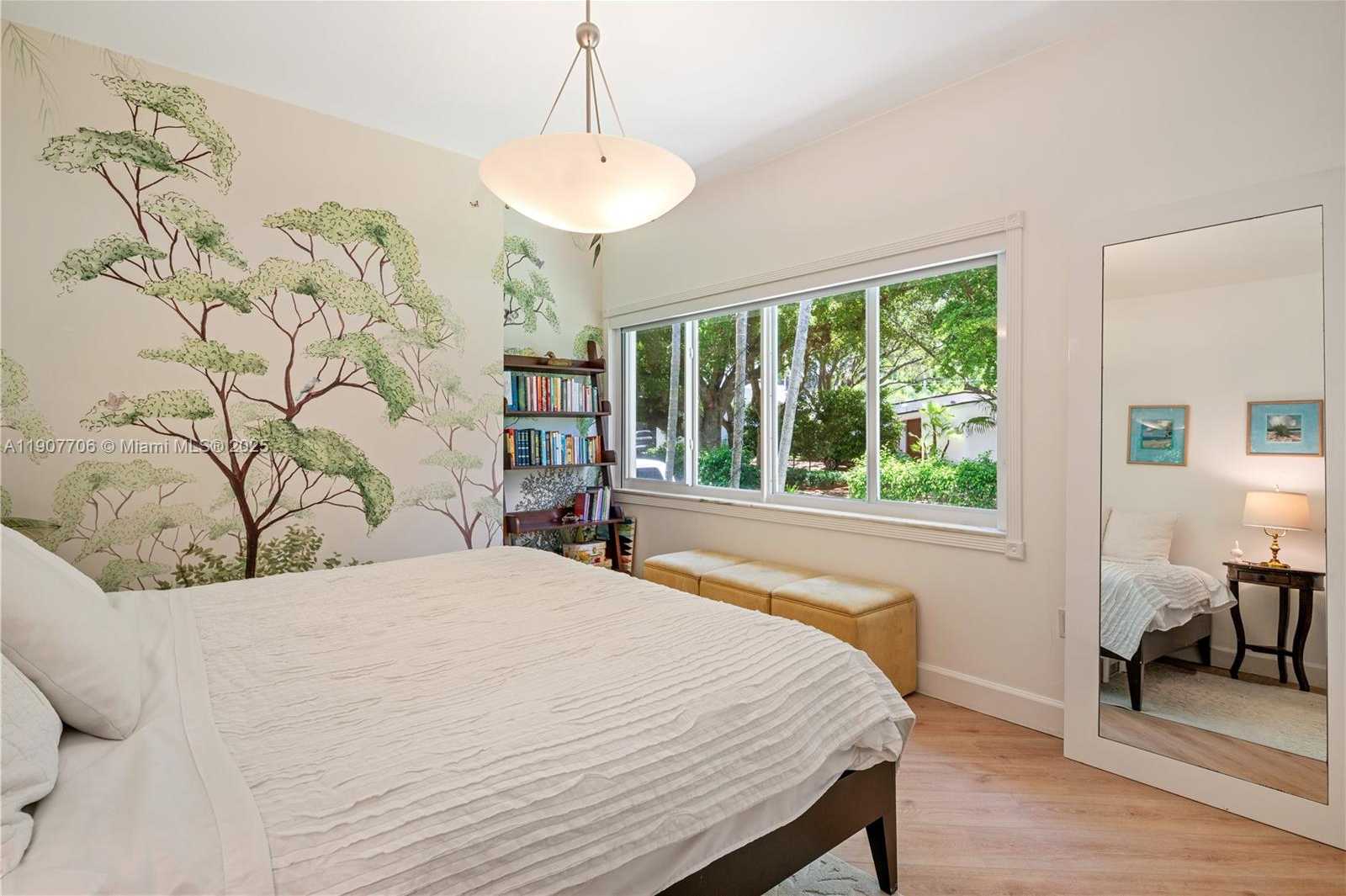 Small Image of 200 SOUTH SHORE DR S, Miami Number 18