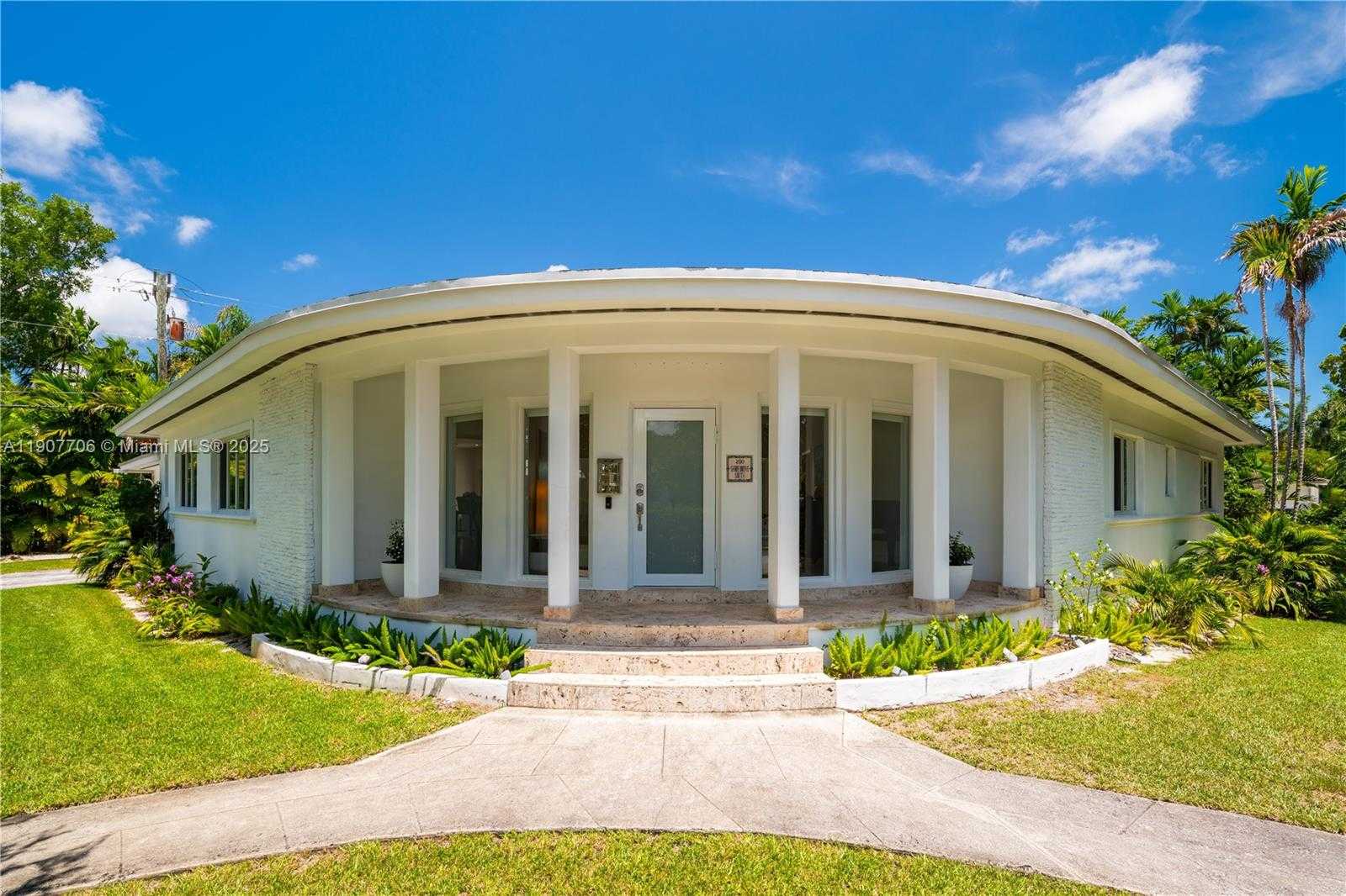 Small Image of 200 SOUTH SHORE DR S, Miami Number 2