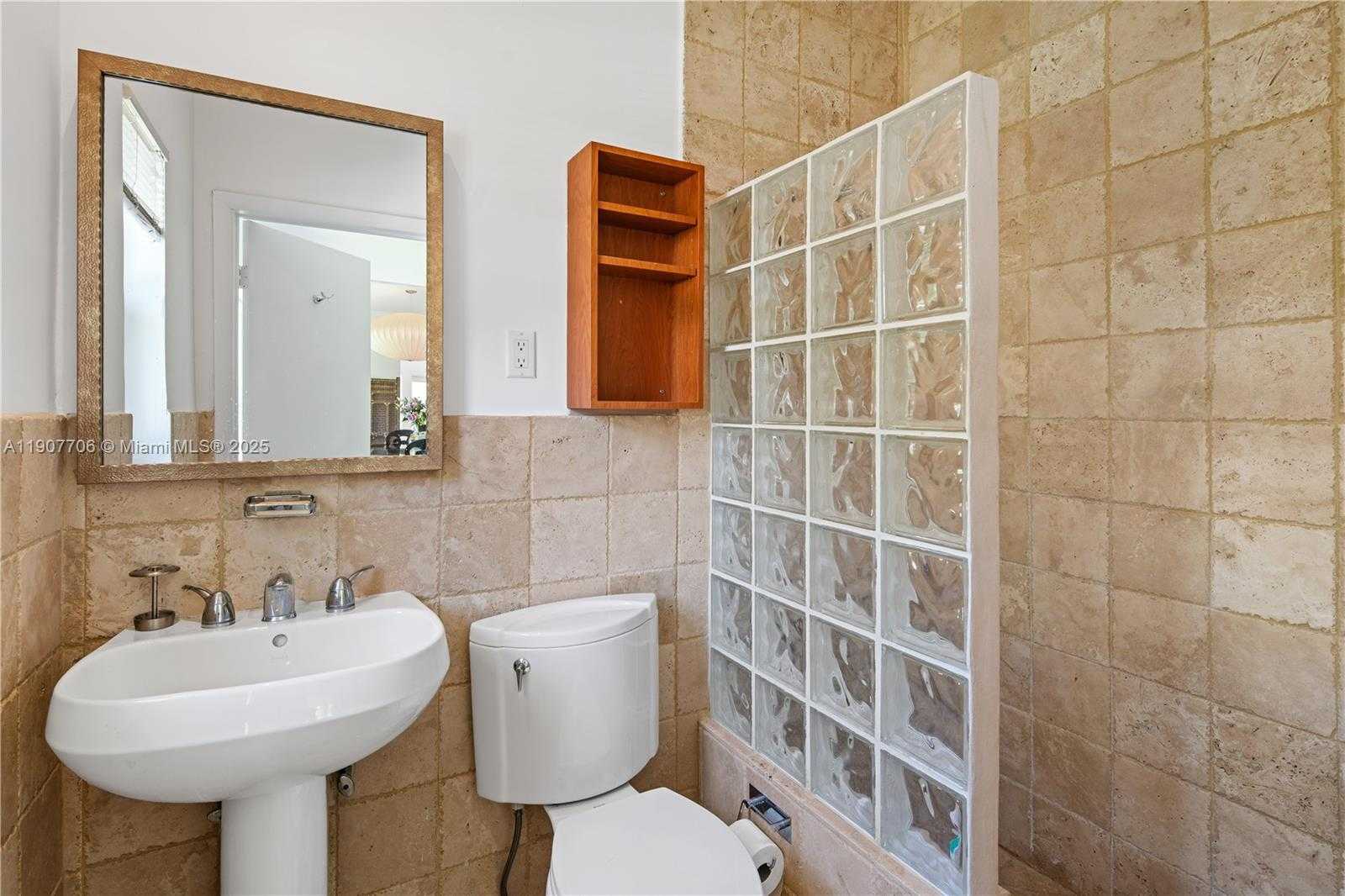 Small Image of 200 SOUTH SHORE DR S, Miami Number 22