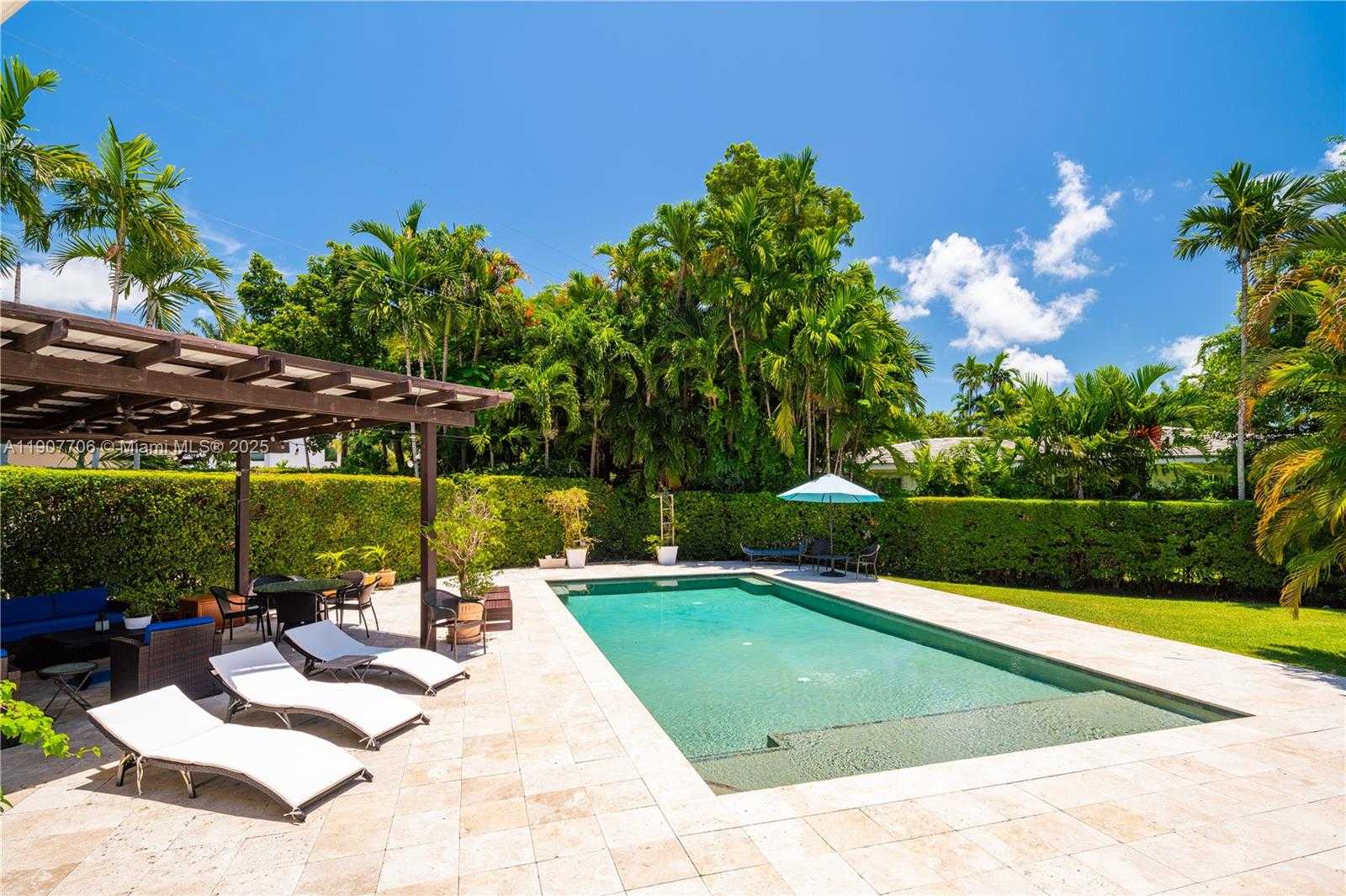 Small Image of 200 SOUTH SHORE DR S, Miami Number 25