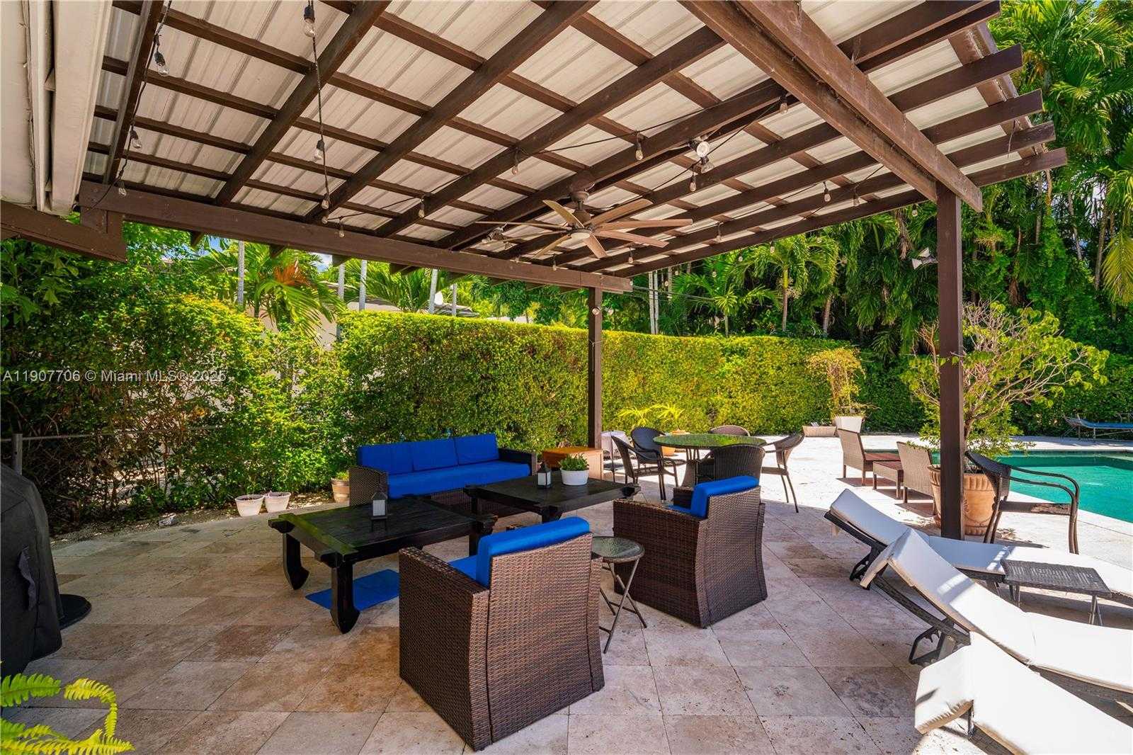 Small Image of 200 SOUTH SHORE DR S, Miami Number 29