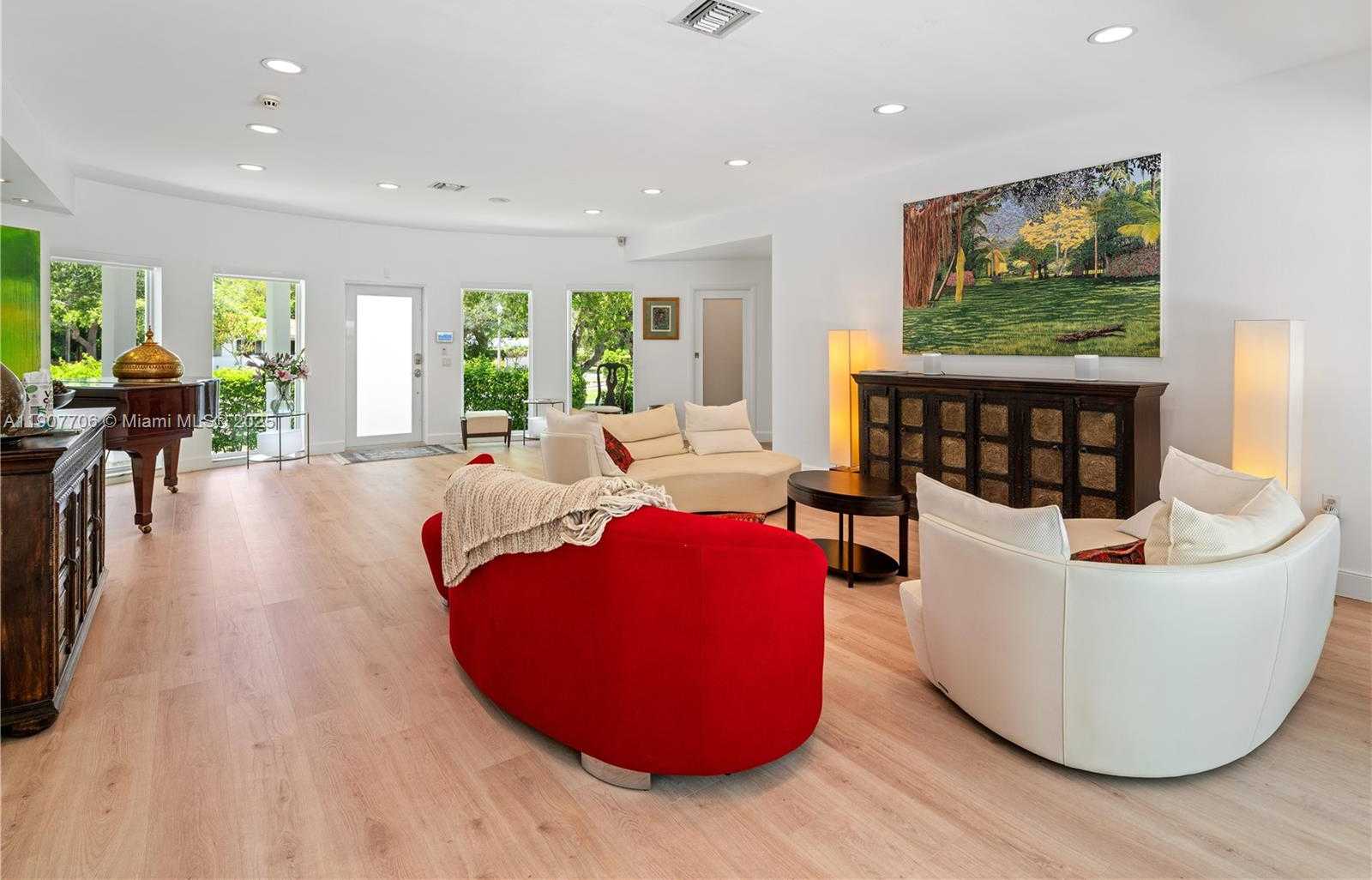 Small Image of 200 SOUTH SHORE DR S, Miami Number 4