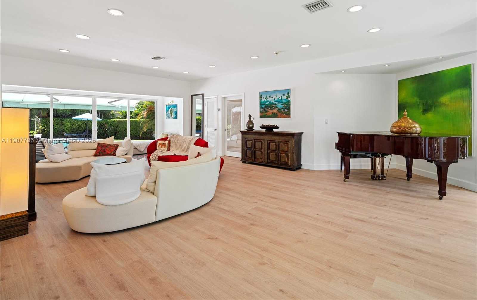 Small Image of 200 SOUTH SHORE DR S, Miami Number 5