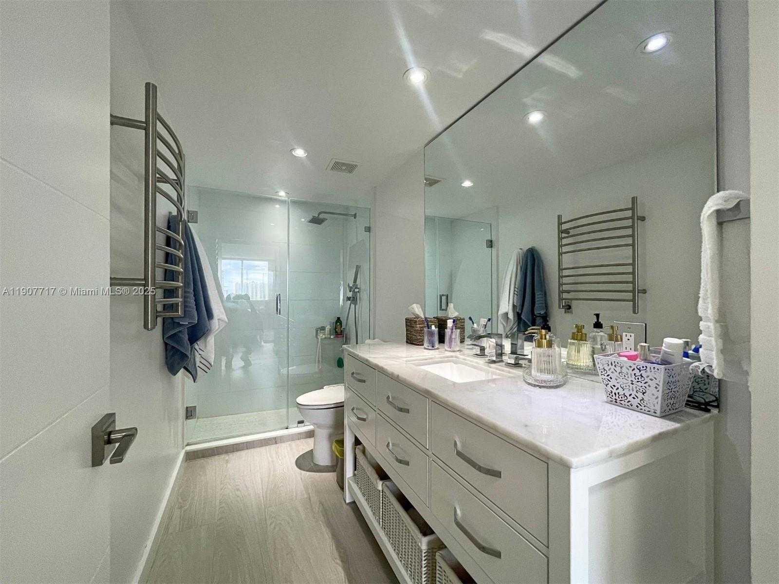 Small Image of 500 BAYVIEW DR #1123, Sunny Isles Beach Number 12