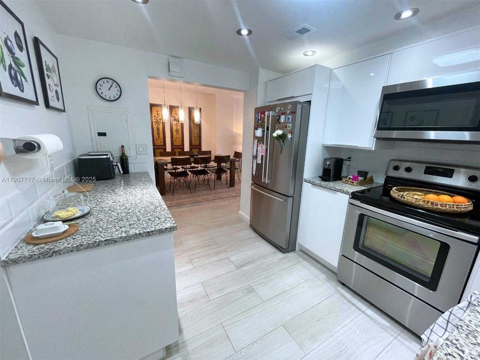 Small Image of 500 BAYVIEW DR #1123, Sunny Isles Beach Number 2