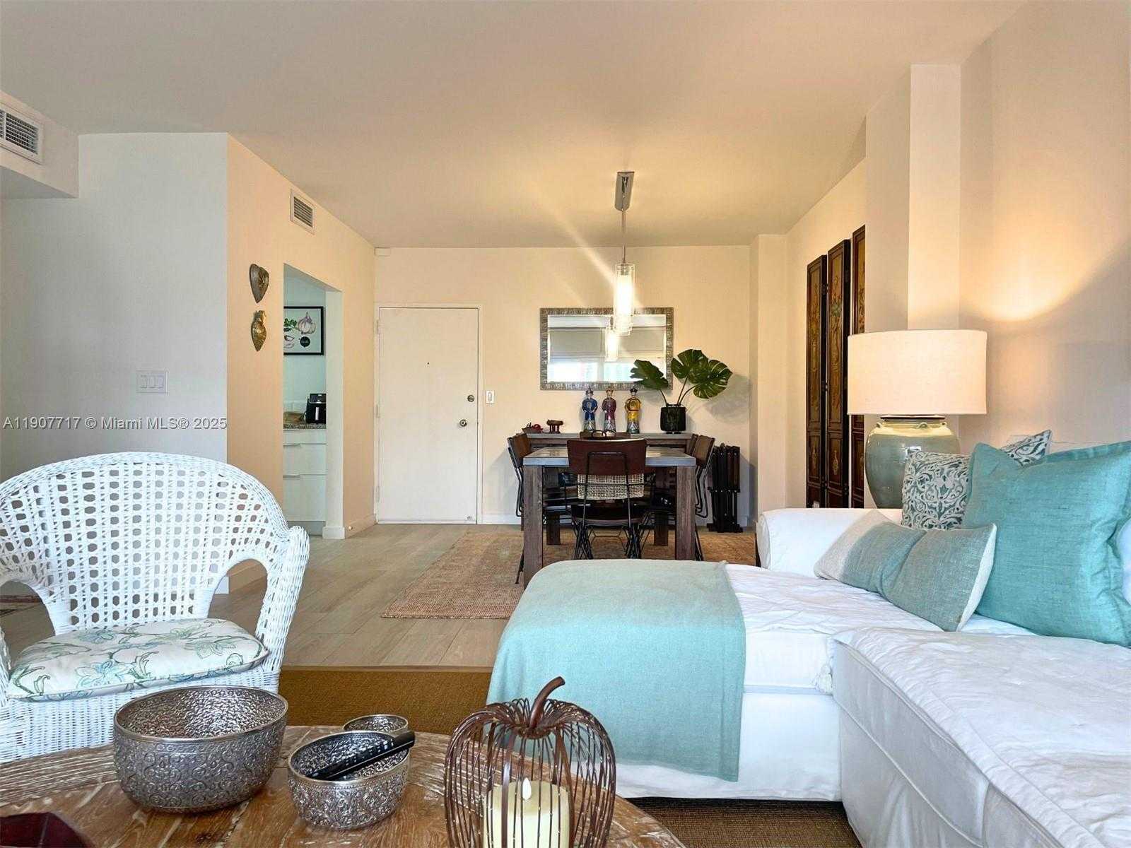 Small Image of 500 BAYVIEW DR #1123, Sunny Isles Beach Number 5