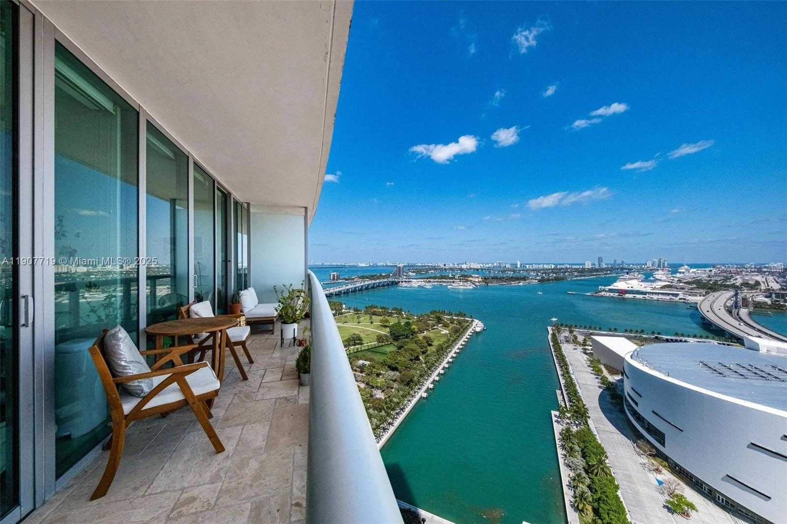 Small Image of 888 BISCAYNE BLVD #3207, Miami Number 1
