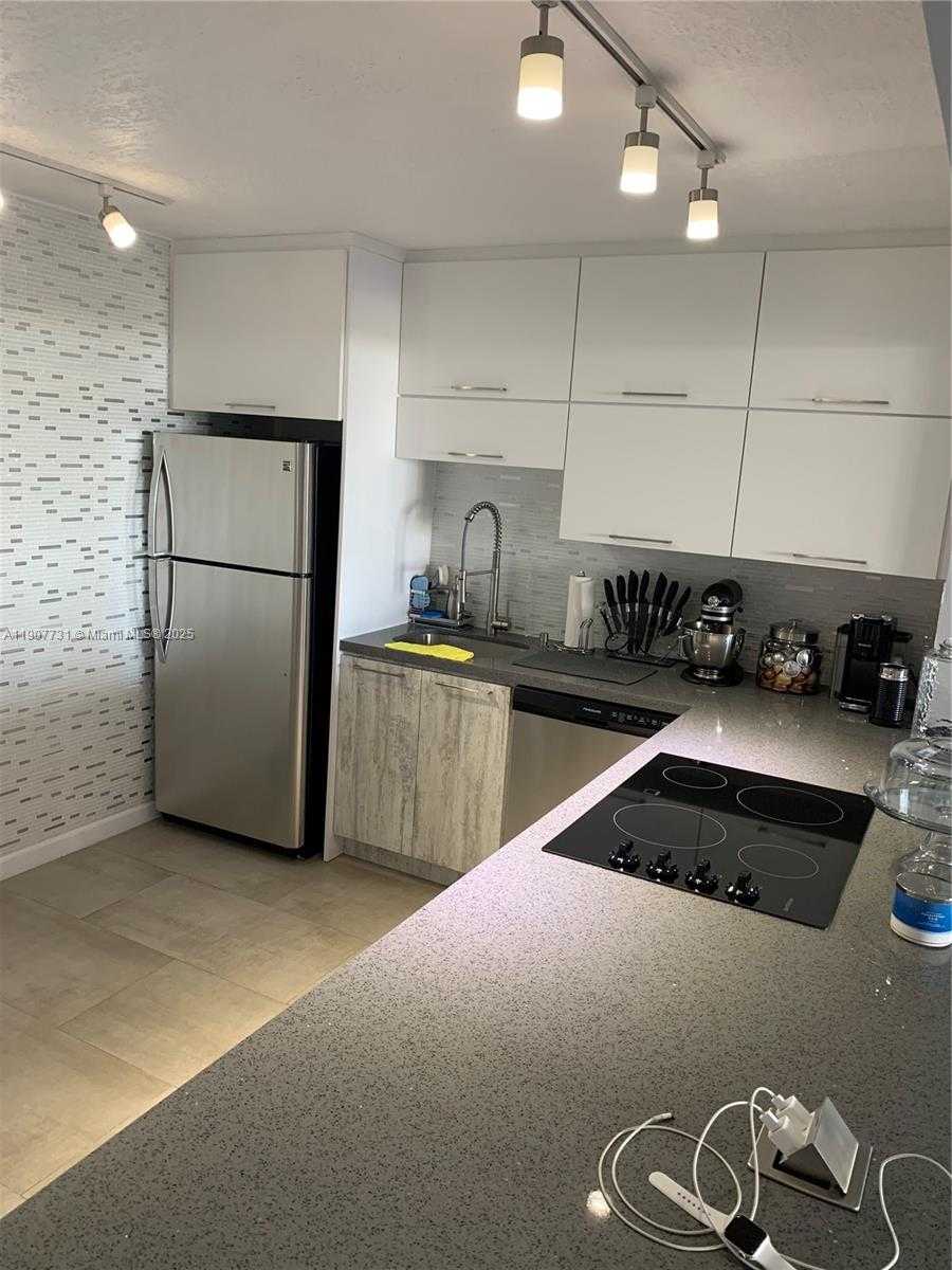 Small Image of 2851 NORTH EAST 183RD ST #605E, Aventura Number 3