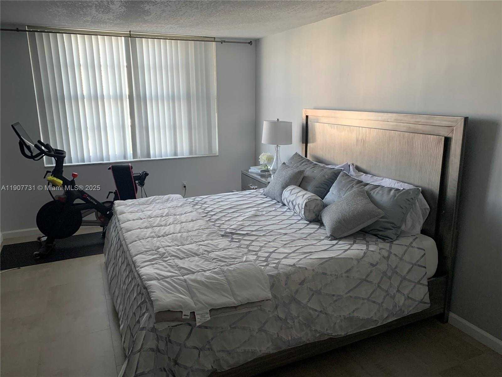 Small Image of 2851 NORTH EAST 183RD ST #605E, Aventura Number 5