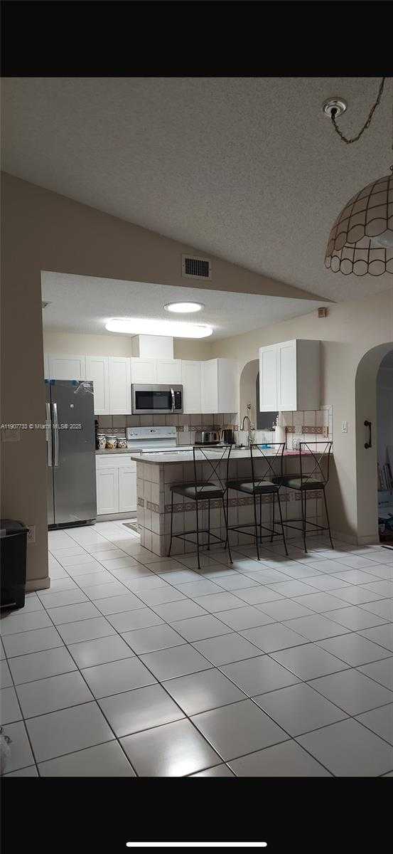 Small Image of 6931 NORTH WEST 169TH TER, Hialeah Number 3