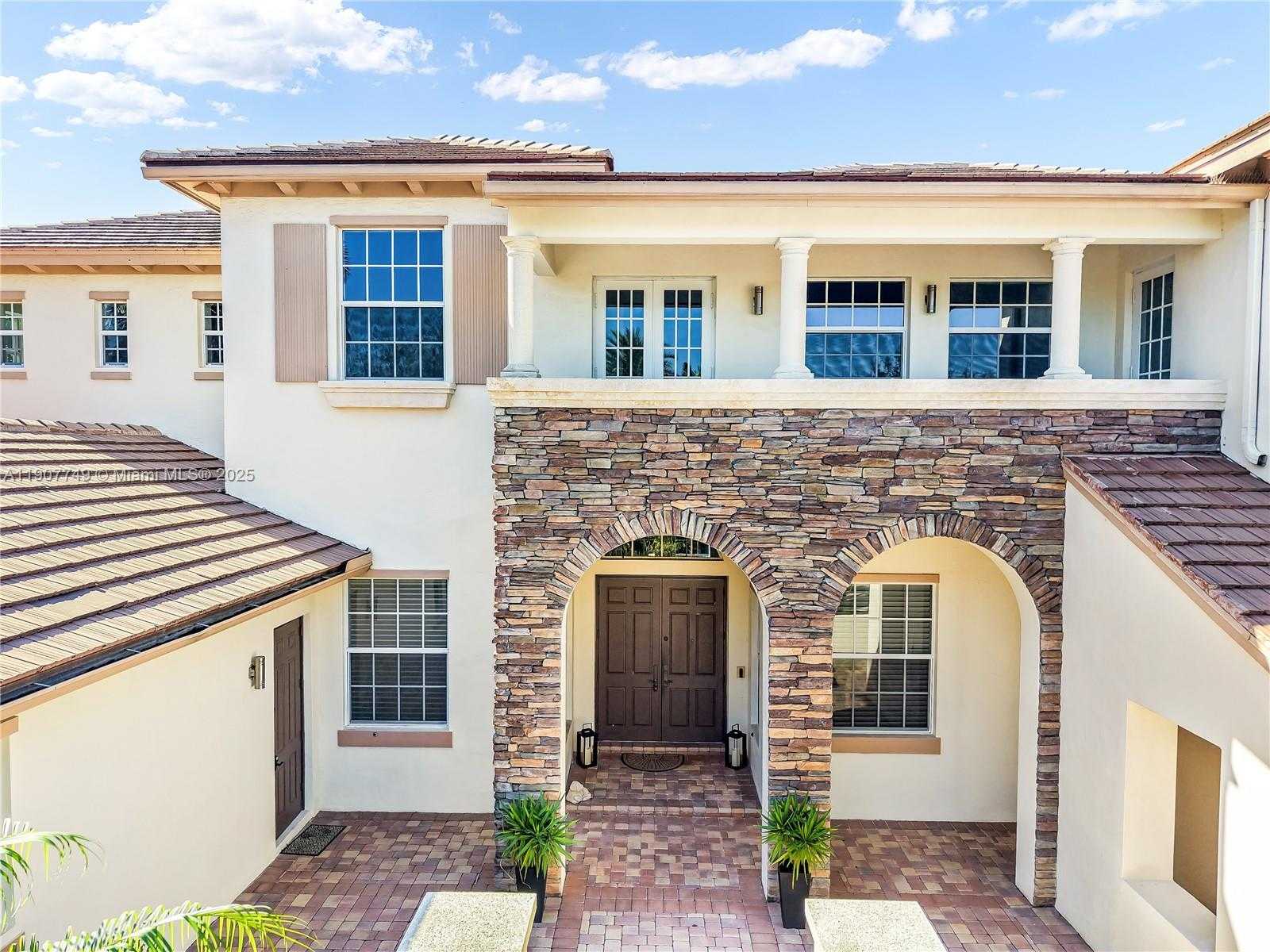 Small Image of 12008 NORTH WEST 69TH CT #12008, Parkland Number 10