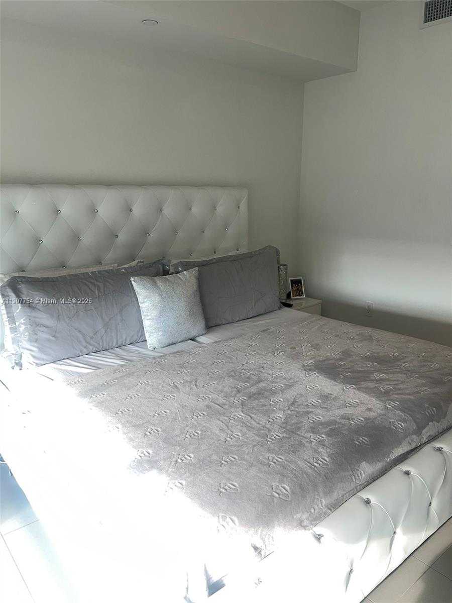 Small Image of 1600 NORTH EAST 1ST AVE #3012, Miami Number 6