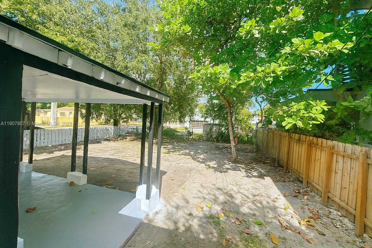 Small Image of Miami Number 10