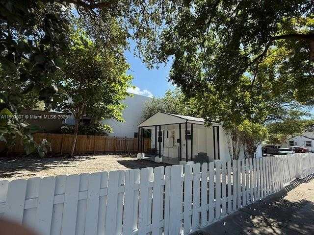 Small Image of Miami Number 11