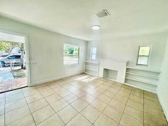 Small Image of Miami Number 3