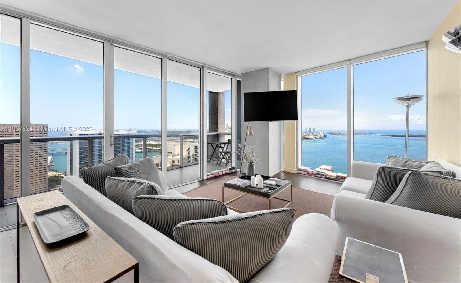 Small Image of 495 BRICKELL AVE #4502, Miami Number 2