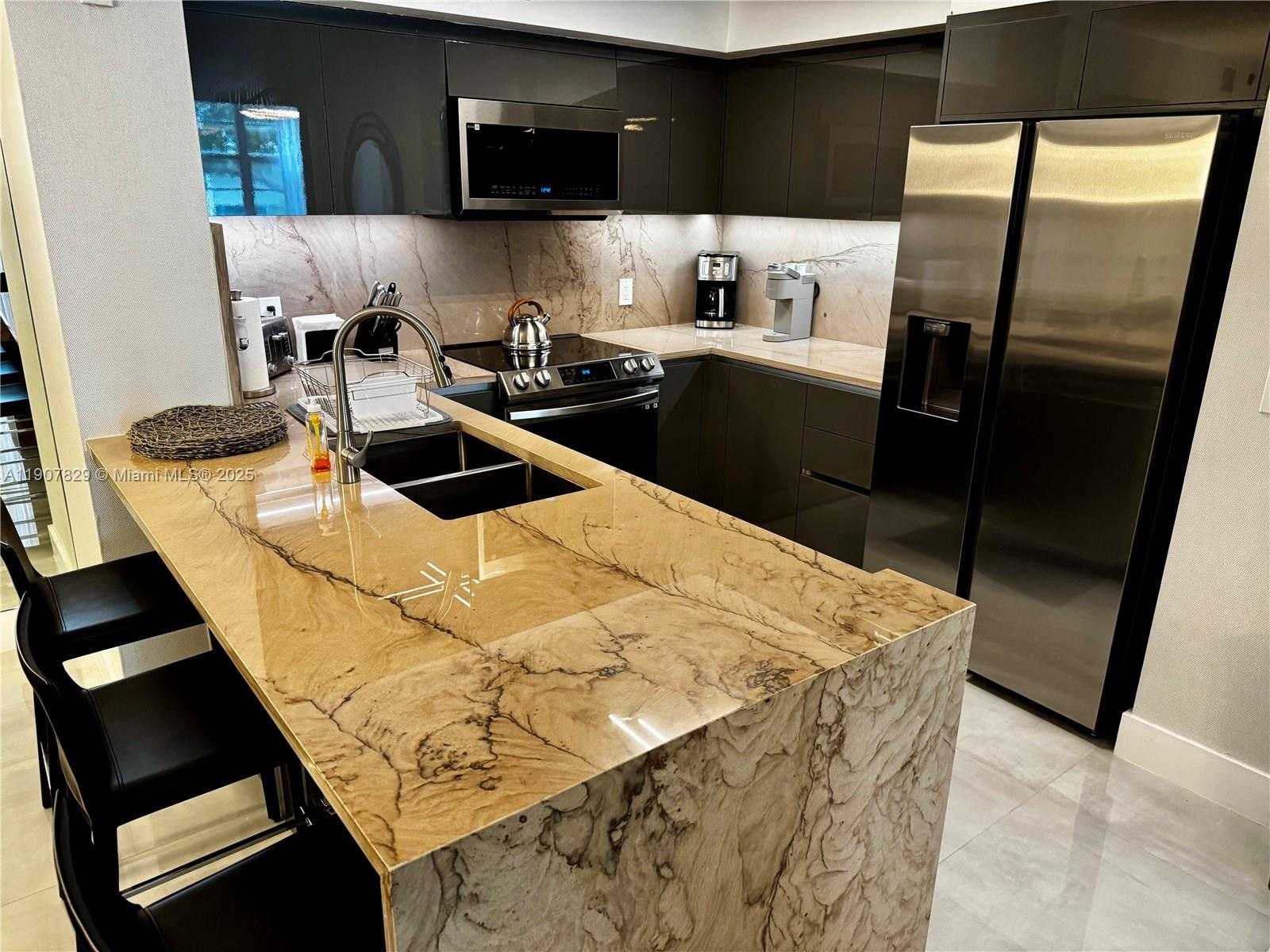 Small Image of 19555 EAST COUNTRY CLUB DR #8304, Aventura Number 1