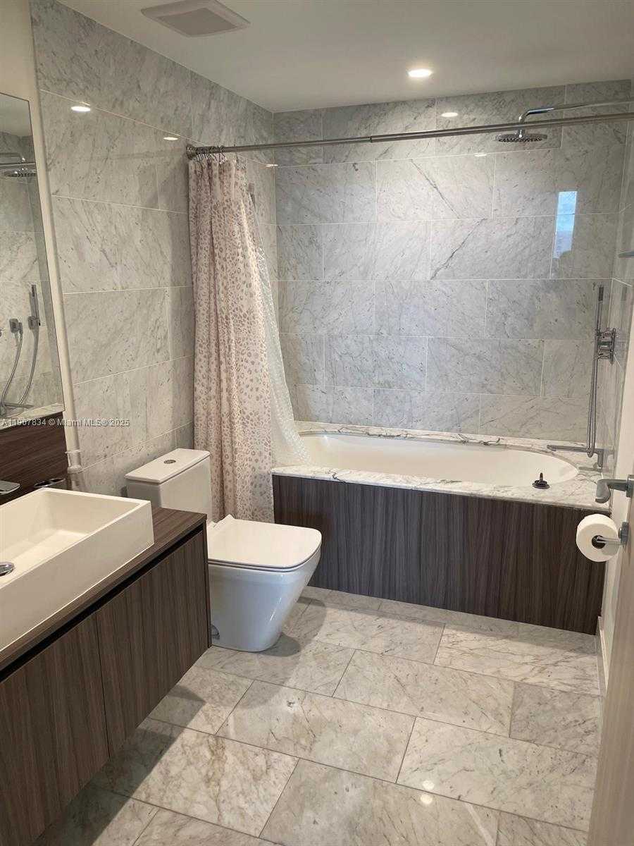 Small Image of 1000 BRICKELL PLZ #2404, Miami Number 14