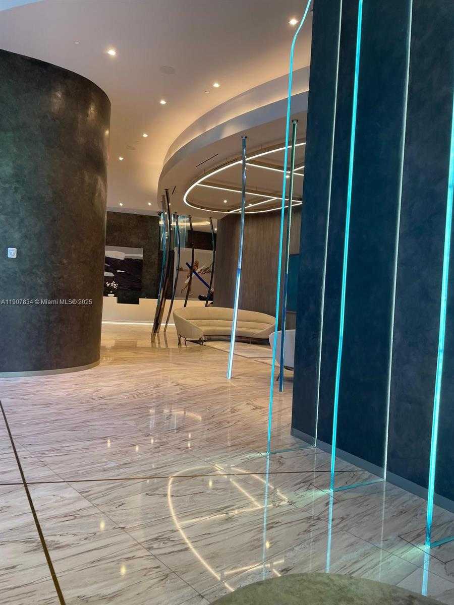 Small Image of 1000 BRICKELL PLZ #2404, Miami Number 2