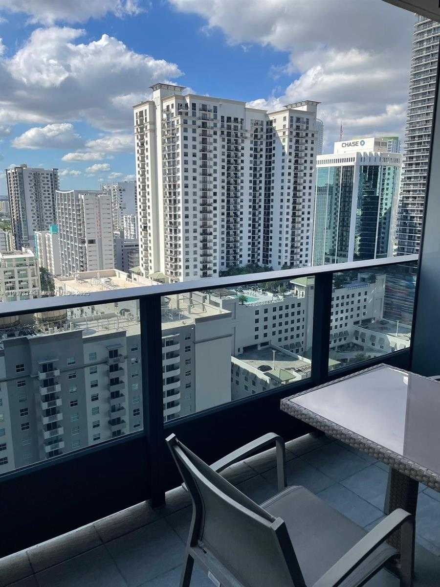 Small Image of 1000 BRICKELL PLZ #2404, Miami Number 5