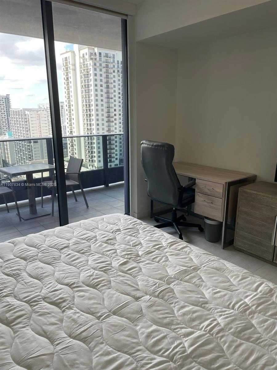 Small Image of 1000 BRICKELL PLZ #2404, Miami Number 8